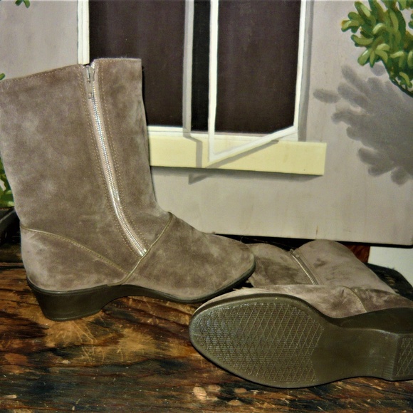 L.L. Bean Shoes - L.L. Bean Taupe Suede Boots sz. 6.5-7 L.L. Bean Shoes - L.L. Bean Taupe Suede Boots sz. 6.5-7